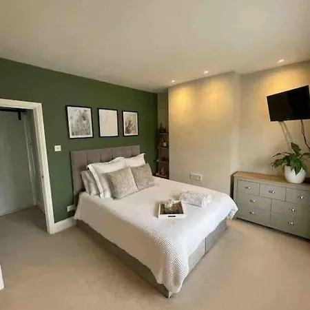 Modern Style House With Log Burner Holiday home