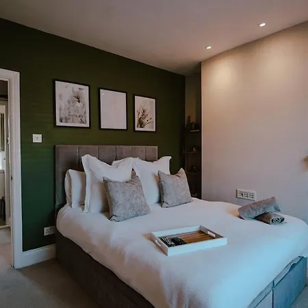 Holiday home Modern Style House With Log Burner *