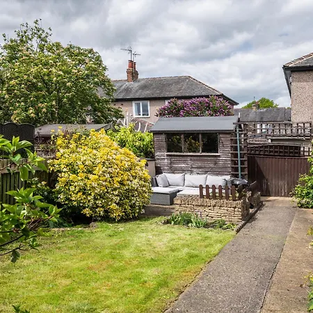 Modern Style House With Cosy Log Fire Harrogate