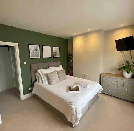 Modern Style House With Log Burner Casa vacanze