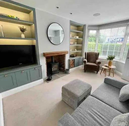 Modern Style House With Log Burner * Harrogate