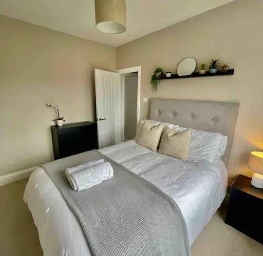 Casa vacanze Modern Style House With Log Burner *