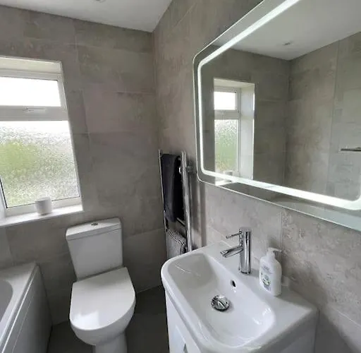 Dom wakacyjny Modern Style House With Log Burner *