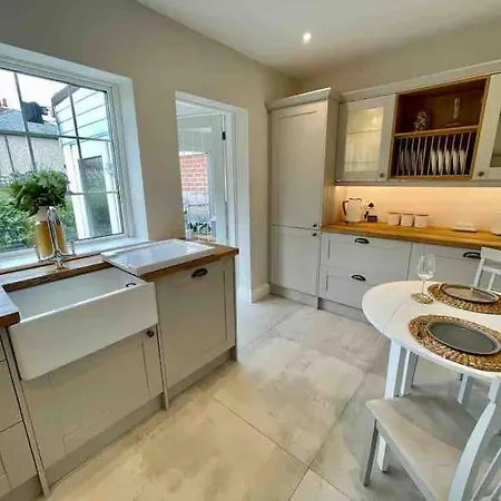 Casa vacanze Modern Style House With Log Burner *